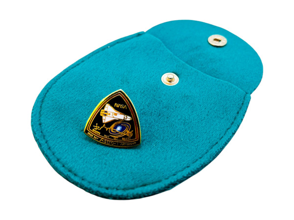 NASA | Vintage Astro-1 Mission Pin met Shuttle – foto 4 – kavel bij XL Auctions