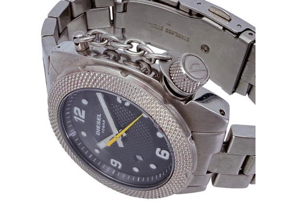 Diesel | Stoer Canteen Horloge van Edelstaal – foto 5 – kavel bij XL Auctions