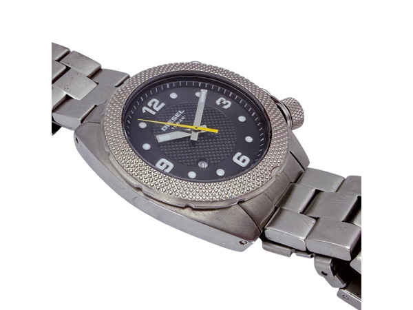 Diesel | Stoer Canteen Horloge van Edelstaal – foto 10 – kavel bij XL Auctions