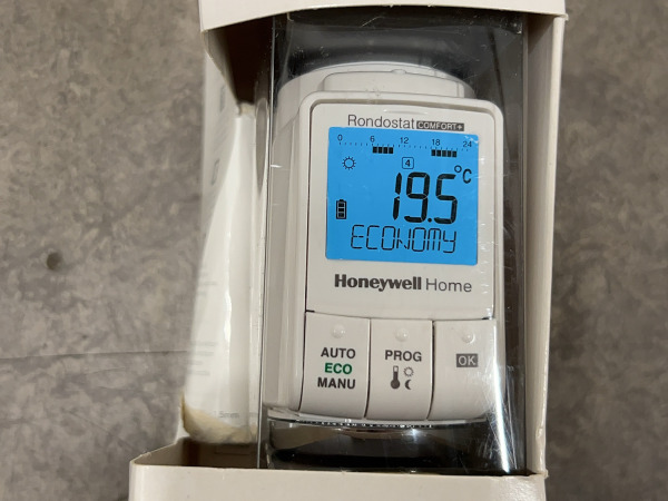 2x Honeywell progameerbare radiatorthermostaat HR-30 – foto 4 – kavel bij XL Auctions