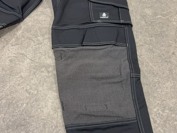 Mascot werkbroek maat 82C44 Lerida zwart – foto 2 – kavel bij XL Auctions