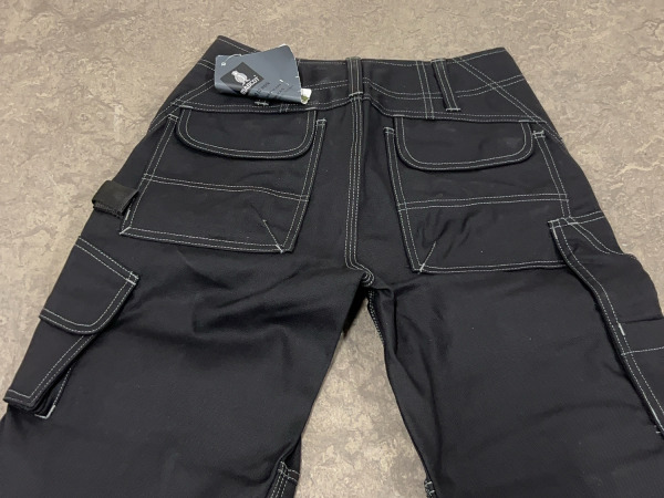 Mascot werkbroek maat 82C44 Lerida zwart – foto 4 – kavel bij XL Auctions