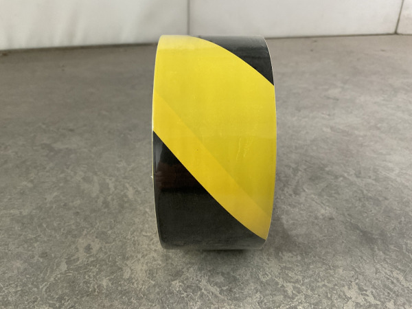 36x Deltafix PVC vloermarkeringstape zwartgeel 50mm x 33m – foto 2 – kavel bij XL Auctions