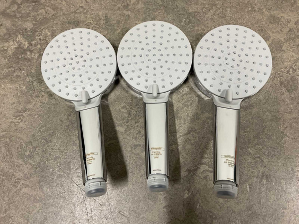 3x Hansgrohe handdouche Vernis Blend chroom – foto 2 – kavel bij XL Auctions