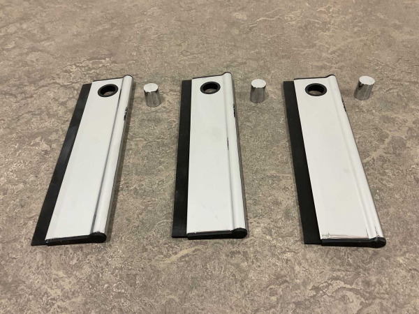 3x Beaux douchewisser met muurhaak Ulis chroom – foto 2 – kavel bij XL Auctions