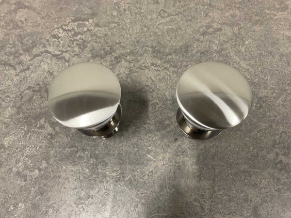 2x Beaux wastafelplug niet afsluitbaar Lilas geborsteld – foto 3 – kavel bij XL Auctions