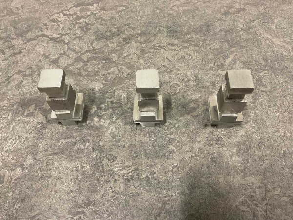 3x Beaux haak voor radiator vierkant 2x2x6cm Rodez rvs – foto 2 – kavel bij XL Auctions