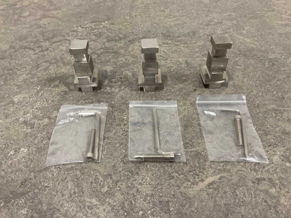 3x Beaux haak voor radiator vierkant 2x2x6cm Rodez rvs – foto 3 – kavel bij XL Auctions