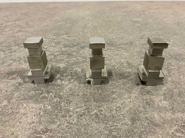 3x Beaux haak voor radiator vierkant 2x2x6cm Rodez rvs – foto 5 – kavel bij XL Auctions