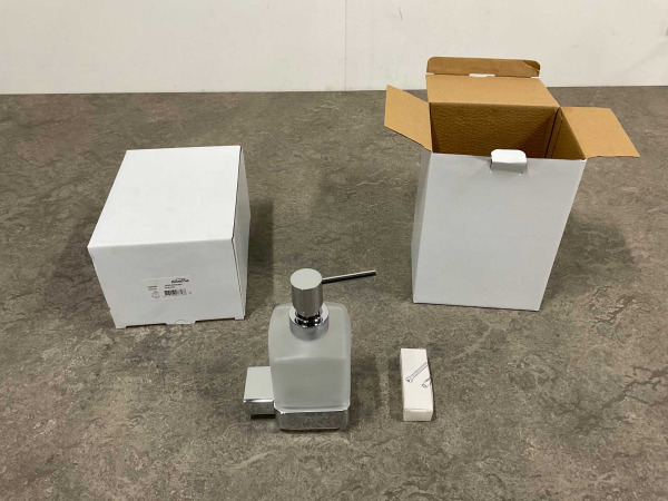 2x Alterna zeepdispenser in houder chroom – foto 5 – kavel bij XL Auctions