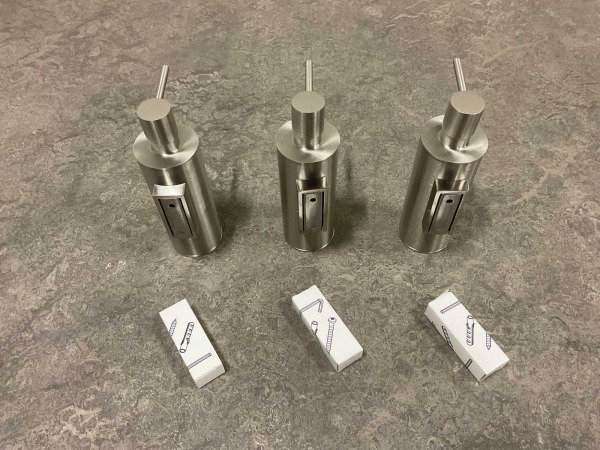 3x Novio zeepdispenser Umea geborsteld nikkel – foto 4 – kavel bij XL Auctions