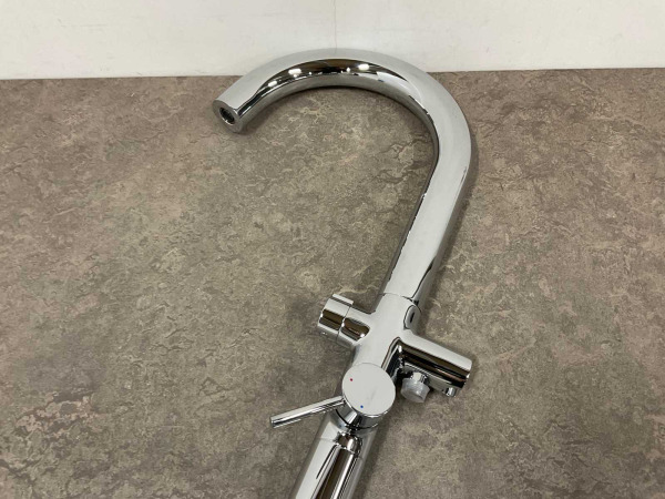 Novio vrijstaande badkraan 150cm met inbouwset – foto 3 – kavel bij XL Auctions