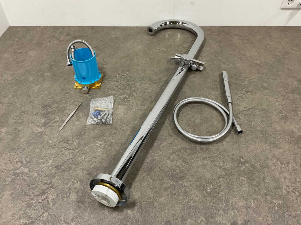 Novio vrijstaande badkraan 150cm met inbouwset – foto 9 – kavel bij XL Auctions