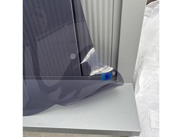 Windscherm Hoog Smoke Piaggio One 72cm – foto 3 – kavel bij XL Auctions