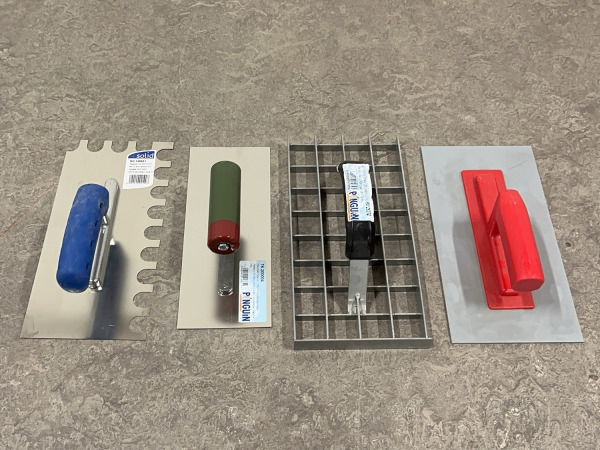 Pinguin en Solid stukadoorsgereedschap set 9-delig – foto 2 – kavel bij XL Auctions