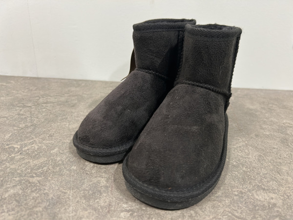 kinderlaarsjes set 4-delig – foto 2 – kavel bij XL Auctions