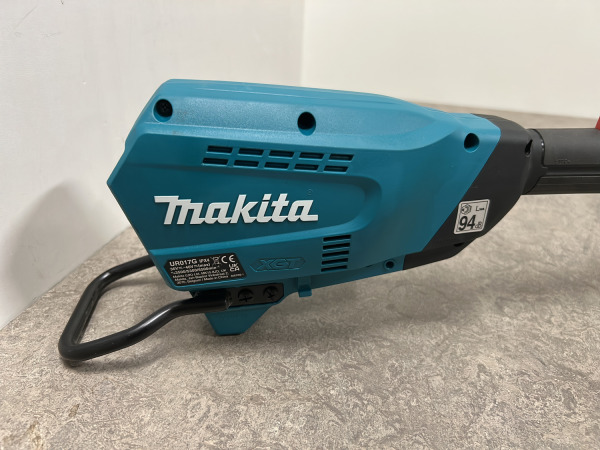 Makita accu bosmaaier 40V body UR017GZ – foto 2 – kavel bij XL Auctions
