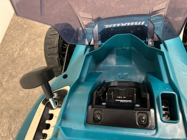Makita accu grasmaaier 18V DLM330 – foto 4 – kavel bij XL Auctions