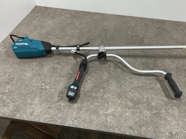 Makita accu bosmaaier 40V body UR016GZ – foto 2 – kavel bij XL Auctions