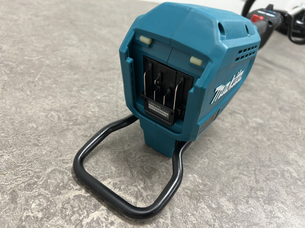 Makita accu bosmaaier 40V body UR017GZ – foto 9 – kavel bij XL Auctions