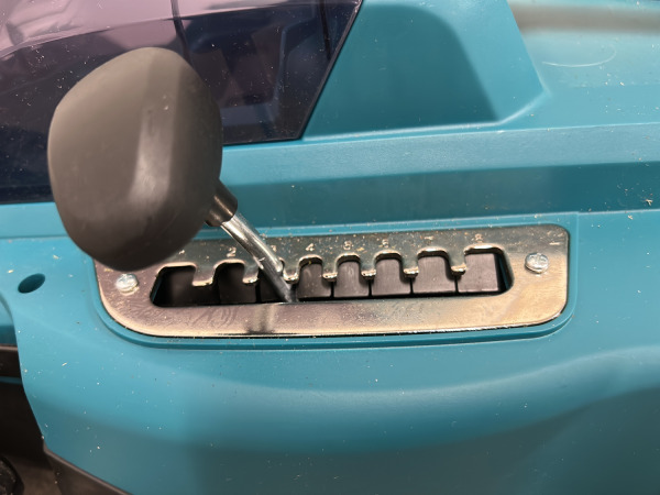 Makita accu grasmaaier 18V DLM330 – foto 3 – kavel bij XL Auctions