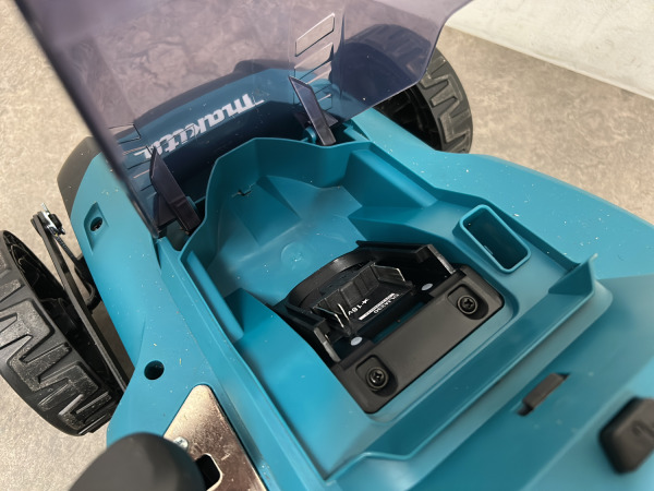 Makita accu grasmaaier 18V DLM330 – foto 4 – kavel bij XL Auctions