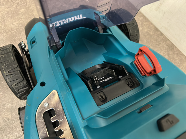 Makita accu grasmaaier 18V DLM330 – foto 6 – kavel bij XL Auctions