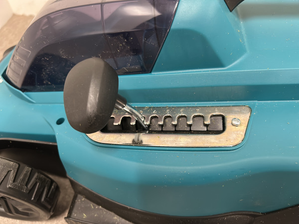 Makita accu grasmaaier 18V DLM330 – foto 3 – kavel bij XL Auctions
