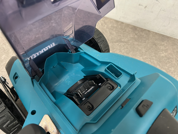 Makita accu grasmaaier 18V DLM330 – foto 4 – kavel bij XL Auctions