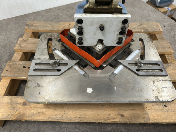 Bernardo handbediende hoeksnijder AK 150 – foto 2 – kavel bij XL Auctions