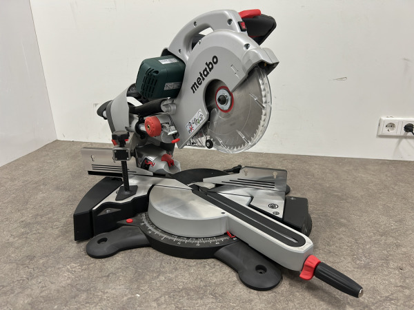 Metabo afkortzaag KGS 254 Plus met trekfunctie – foto 4 – kavel bij XL Auctions