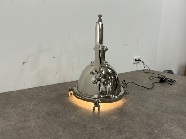 Scheepslamp met ophangbeugel chroom – kavel bij XL Auctions