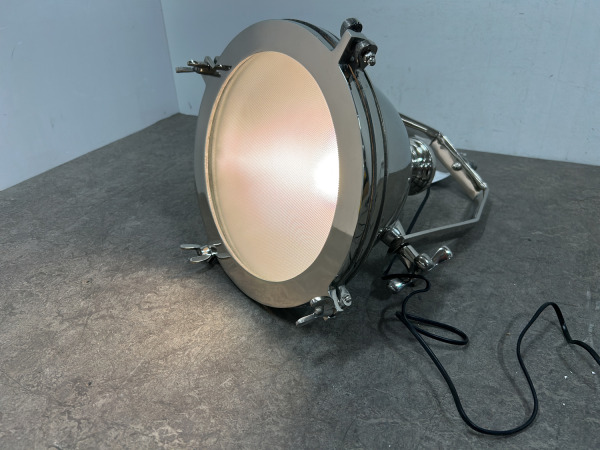 Scheepslamp met ophangbeugel chroom – foto 4 – kavel bij XL Auctions