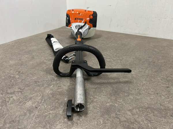 Stihl benzine combimotor 31,4cm³ 1,05kW KM 111 R – foto 3 – kavel bij XL Auctions