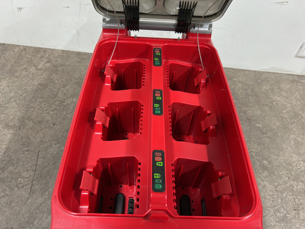 Cramer 82V acculaadstation 6-poorts 82C6 – foto 4 – kavel bij XL Auctions