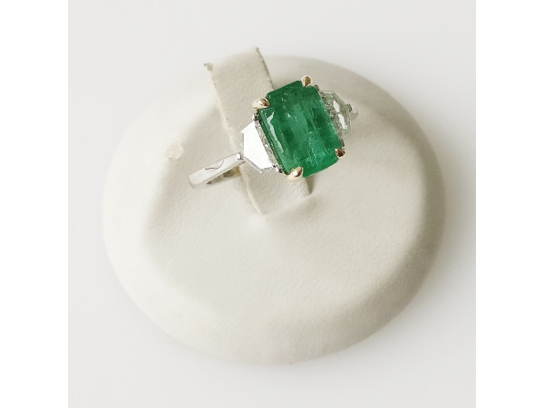 2.56ct Emerald and Diamond Ring – foto 2 – kavel bij XL Auctions