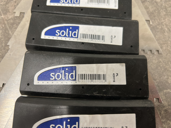 Solid tegelzetgereedschap set 42-delig – foto 3 – kavel bij XL Auctions