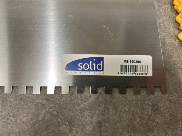 Solid tegelzetgereedschap set 42-delig – foto 4 – kavel bij XL Auctions