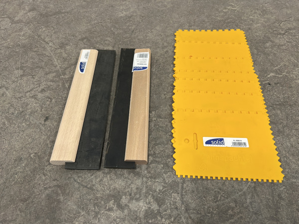 Solid tegelzetgereedschap set 42-delig – foto 5 – kavel bij XL Auctions