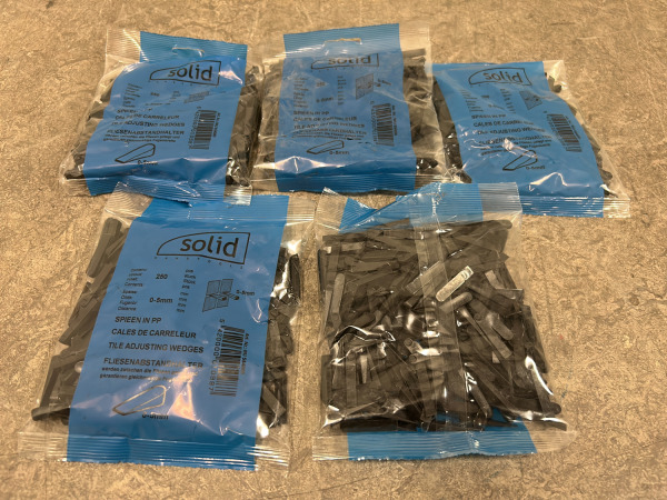 Solid tegelzetgereedschap set 42-delig – foto 11 – kavel bij XL Auctions