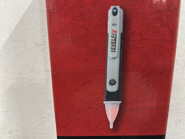 2x Levelfix spanningsmeter voltpen EM100 – foto 2 – kavel bij XL Auctions