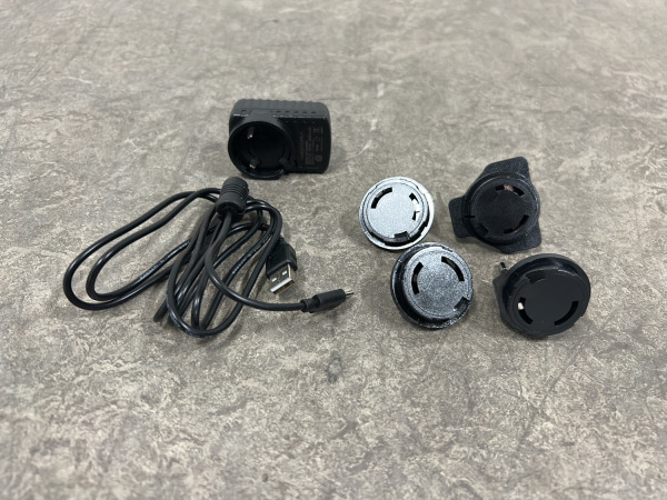 LevelFix oplader USB-C met stekkeradapters CH200 – foto 2 – kavel bij XL Auctions