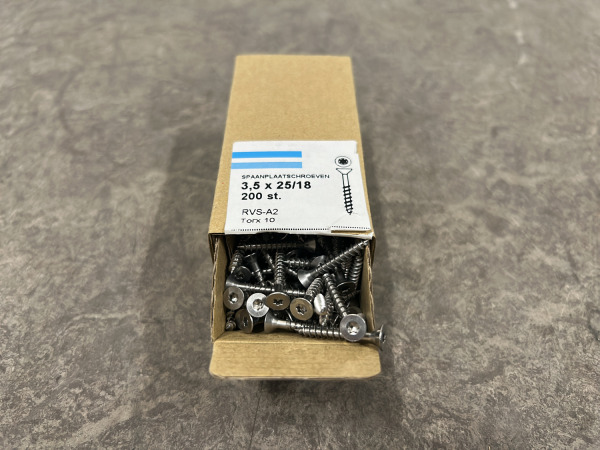 32x Hoenderdaal spaanplaatschroef ø3,5×25mm rvs 200-pack – kavel bij XL Auctions