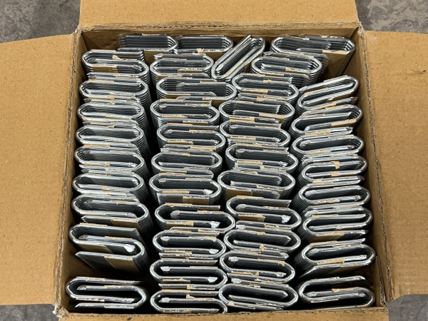 Kitpro krammen 40mm voor weide afsluiting 2100-pack – foto 2 – kavel bij XL Auctions