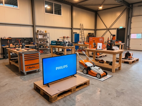Tuinmachines, Gereedschap & Displays – Makita, STIHL, Philips e.a.