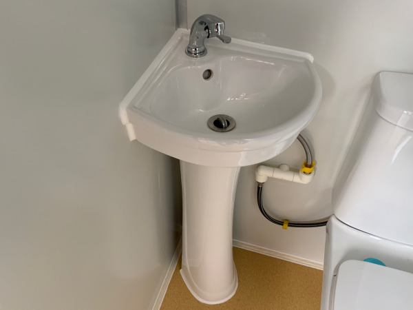Toiletcabine enkel afsluitbaar 220V – foto 10 – kavel bij XL Auctions