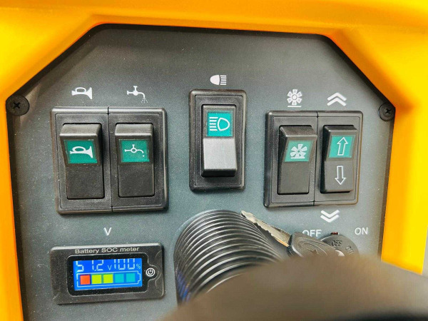 RTE zelfrijdende veegmachine SW80 – foto 11 – kavel bij XL Auctions