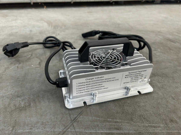 RTE zelfrijdende veegmachine SW80 – foto 14 – kavel bij XL Auctions