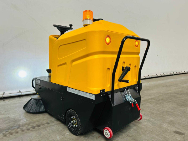 RTE zelfrijdende veegmachine SW80 – foto 17 – kavel bij XL Auctions