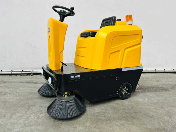 RTE zelfrijdende veegmachine SW80 – foto 18 – kavel bij XL Auctions
